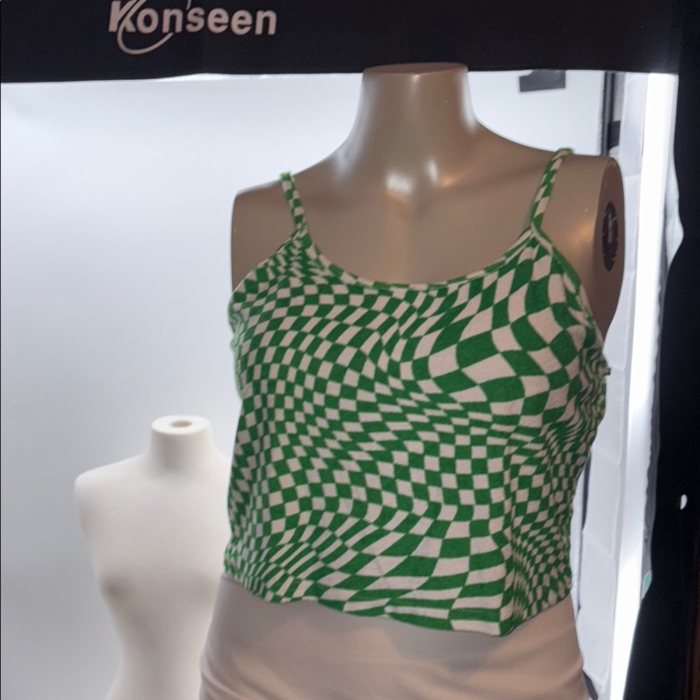 NWT. Rue21. Green Checkered Women's Top. Size (2X)